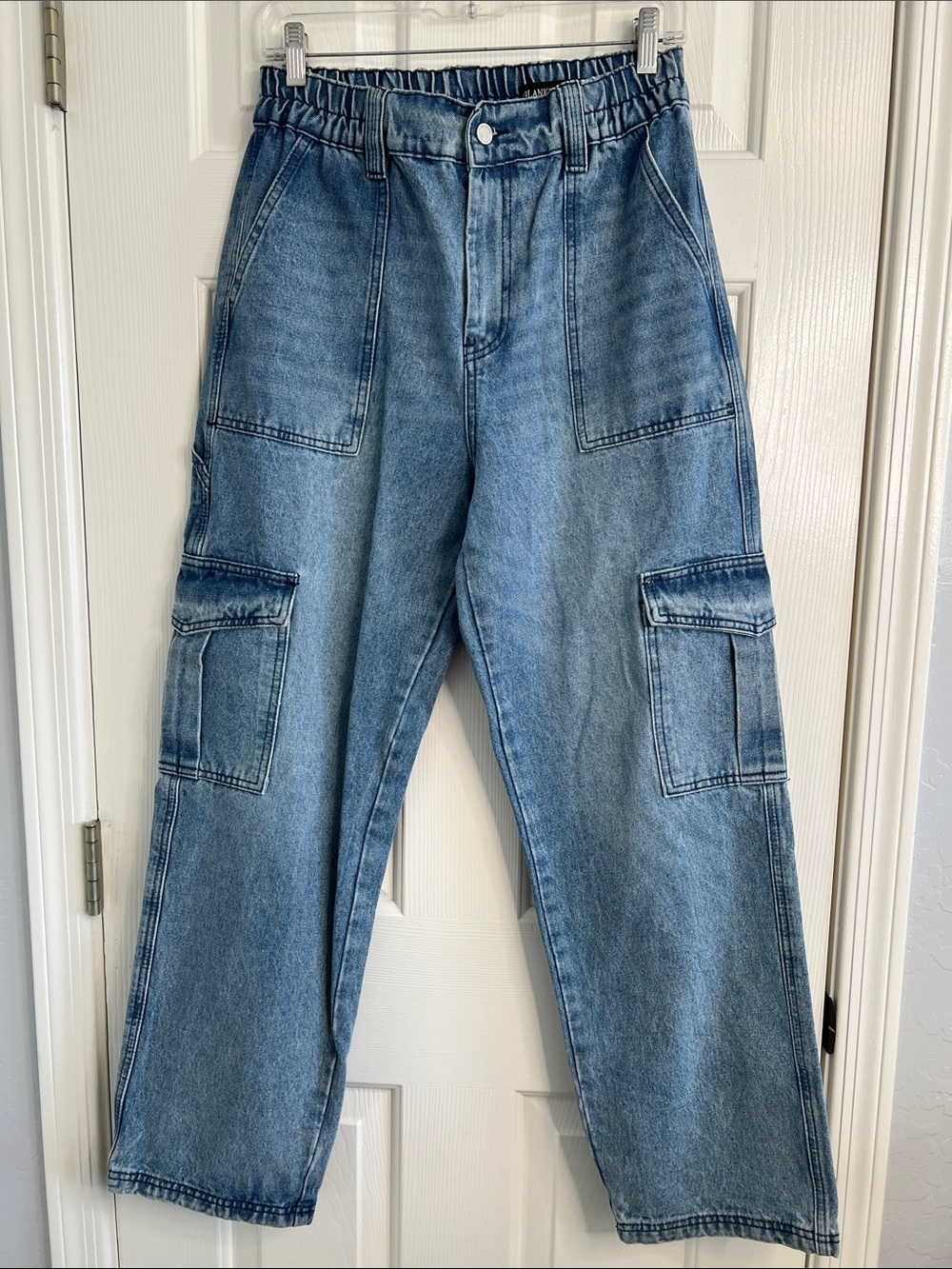 BlankNYC relaxed fit cargo jeans stretchy waistband size medium